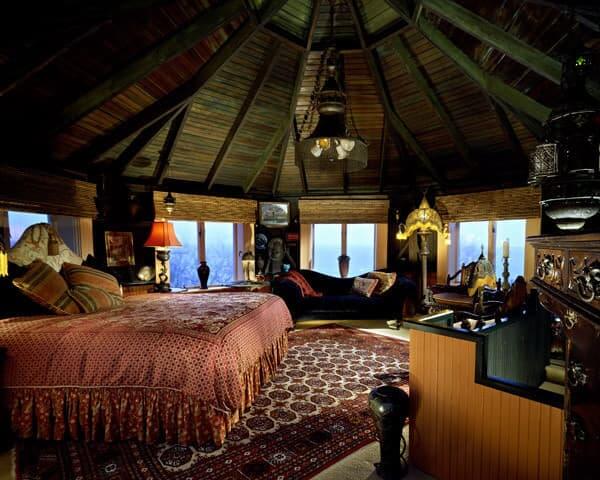 luxury-yurt-bedroom